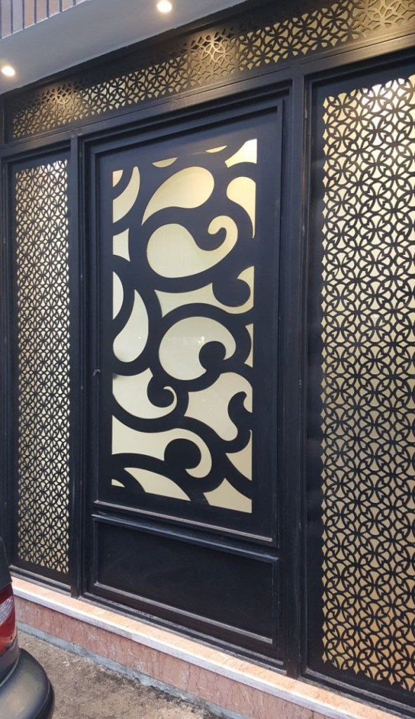 نمونه درب ورودی با برش CNC